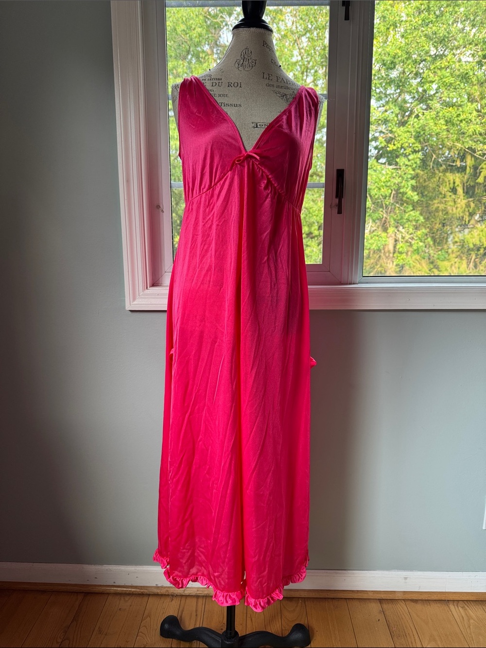 Vintage hot pink ruffled V-neck nylon slip dress Medium - Picture 4 of 9